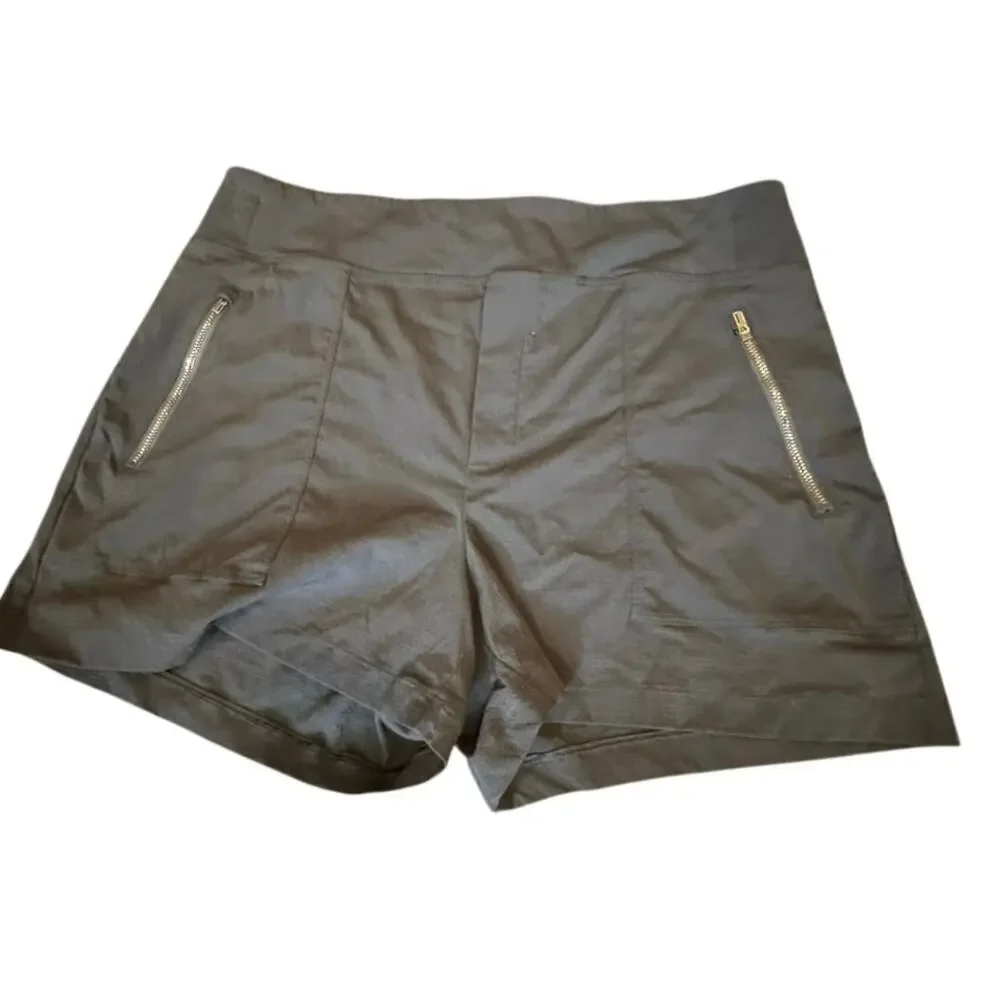 Athleta Black Athletic Shorts Womens Size 14 Zipper Pocket Performance